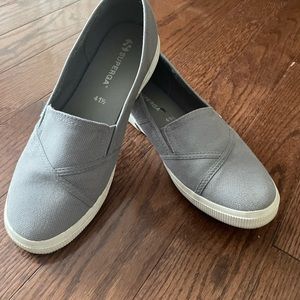 Women’s sz 10 Superga slip on sneakers gray